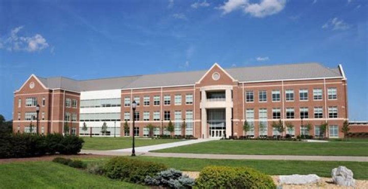 Does Salisbury University have a Business School?